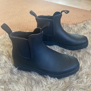 Everlane Rubber Rain Boots !